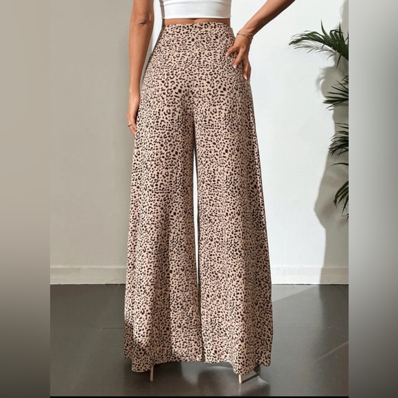 Wide Leg Leopard Pants - Picture 2 of 4